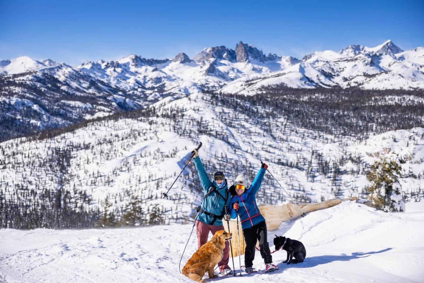 #359 - Mountain Condo, Walk To Shops With Pool, Spa, & Game Holiday home Mammoth Lakes