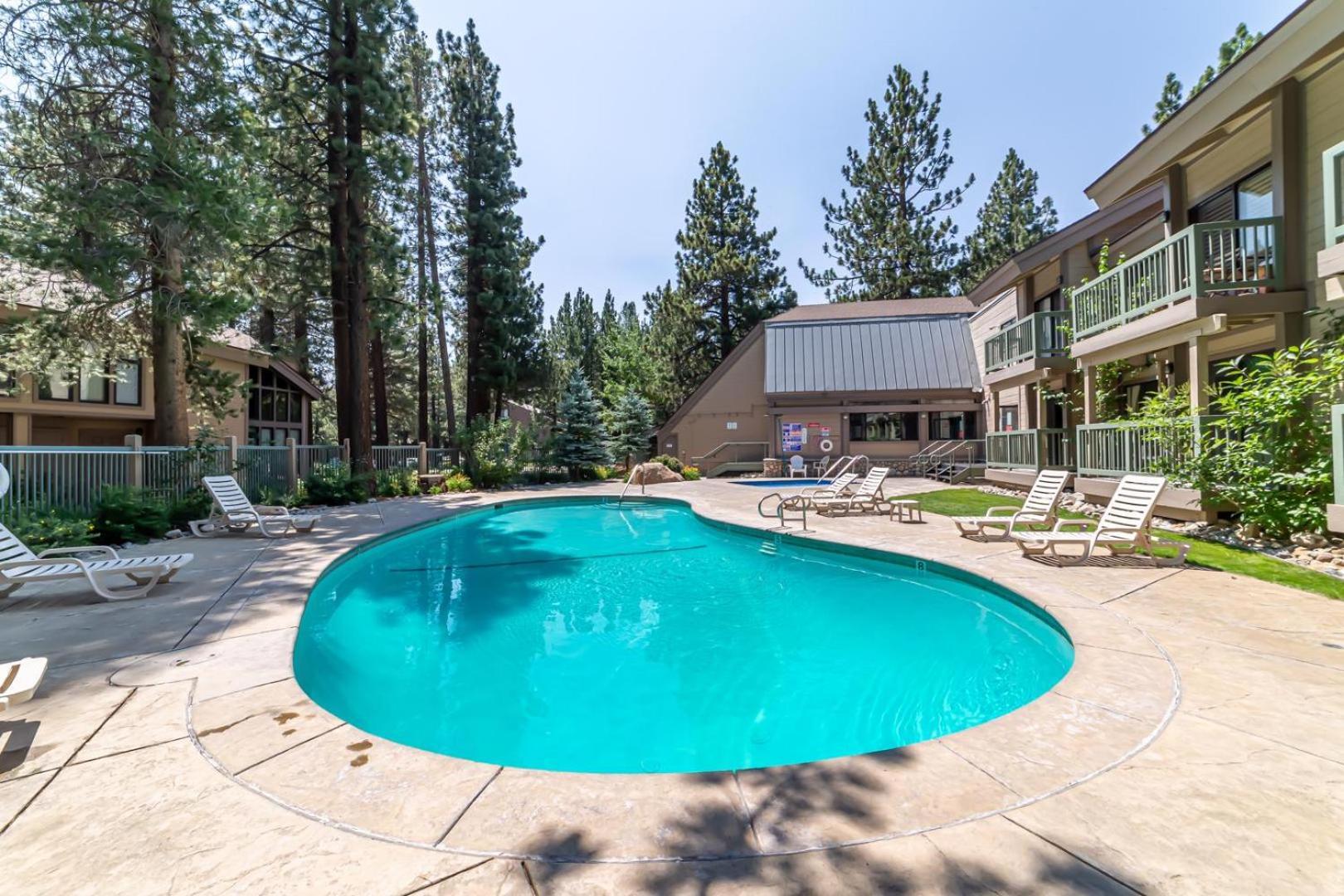 Holiday home #359 - Mountain Condo, Walk To Shops With Pool, Spa, & Game *