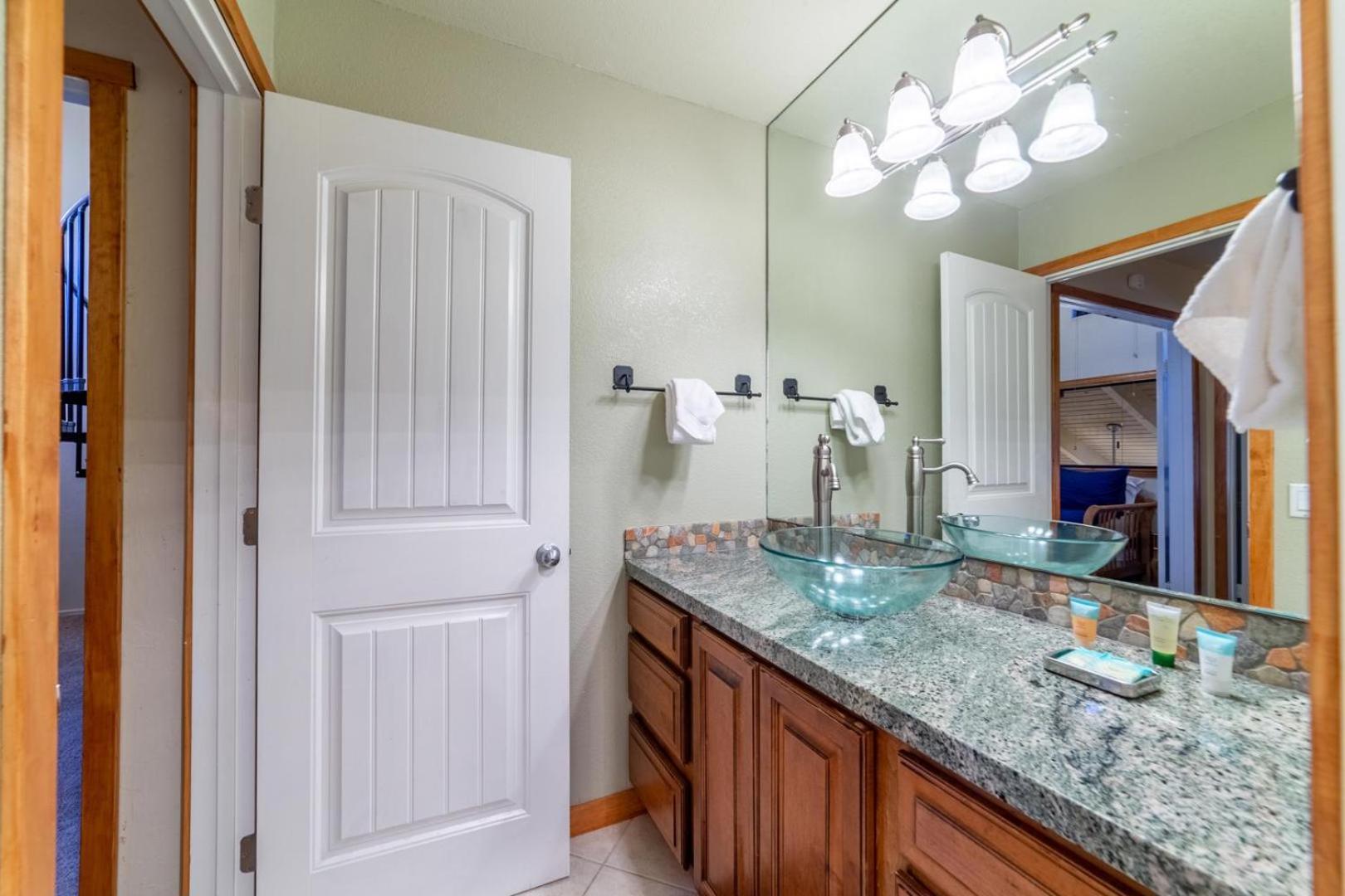 Holiday home #359 - Mountain Condo, Walk To Shops With Pool, Spa, & Game
