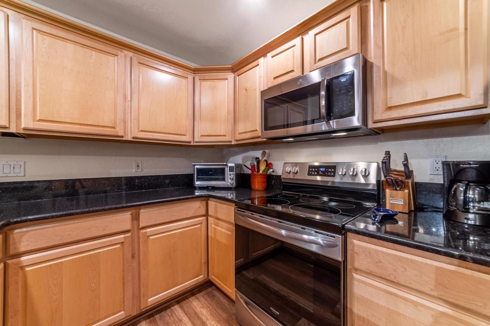#359 - Mountain Condo, Walk To Shops With Pool, Spa, & Game Holiday home Mammoth Lakes