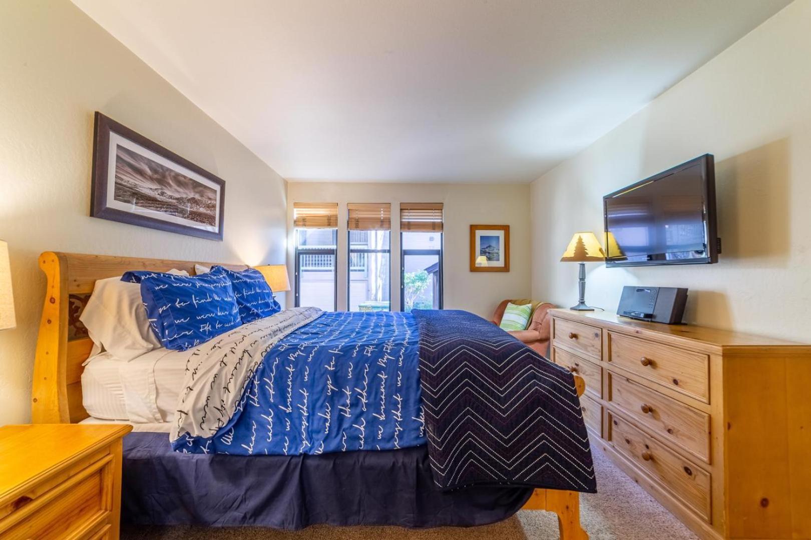 #359 - Mountain Condo, Walk To Shops With Pool, Spa, & Game Holiday home *