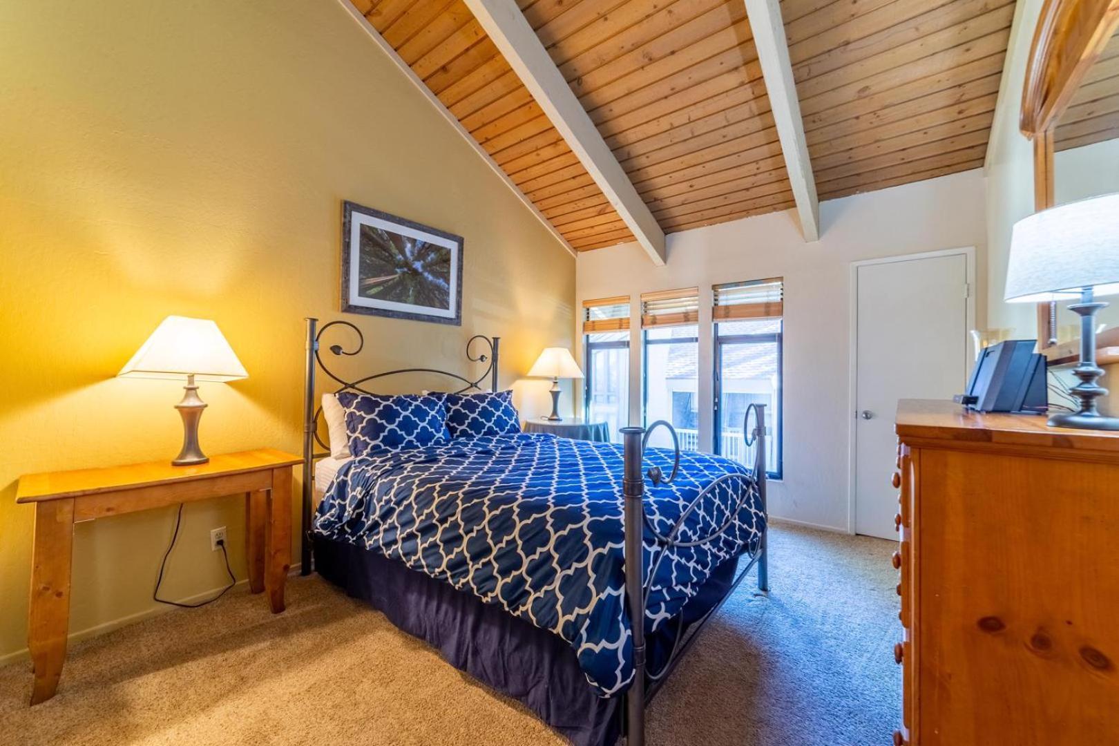 Holiday home #359 - Mountain Condo, Walk To Shops With Pool, Spa, & Game