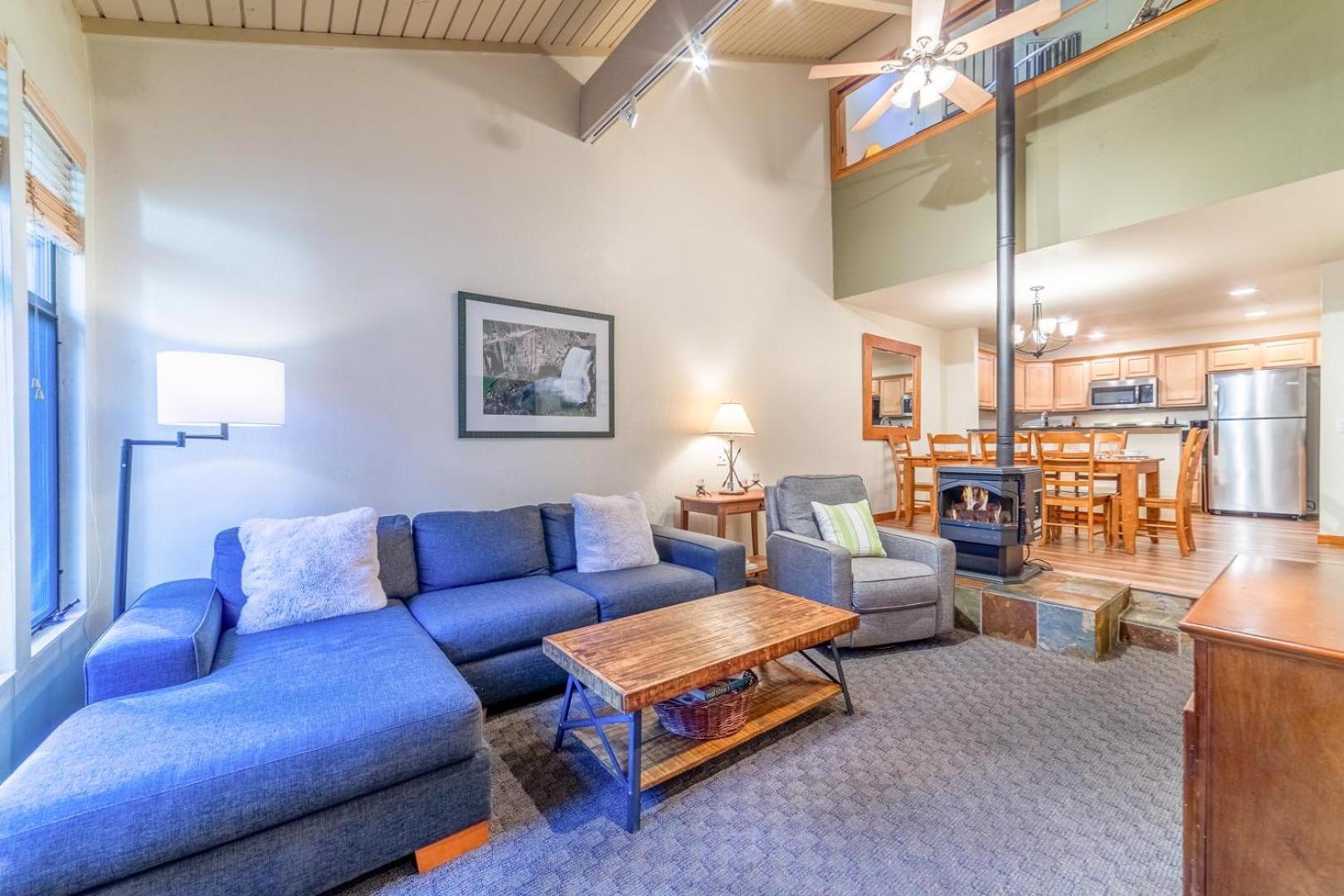 #359 - Mountain Condo, Walk To Shops With Pool, Spa, & Game Mammoth Lakes